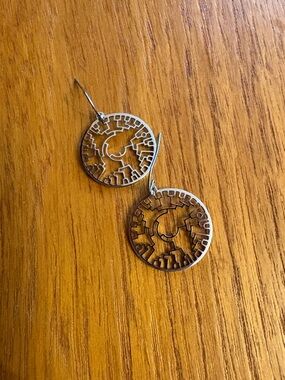 Round filigree earrings